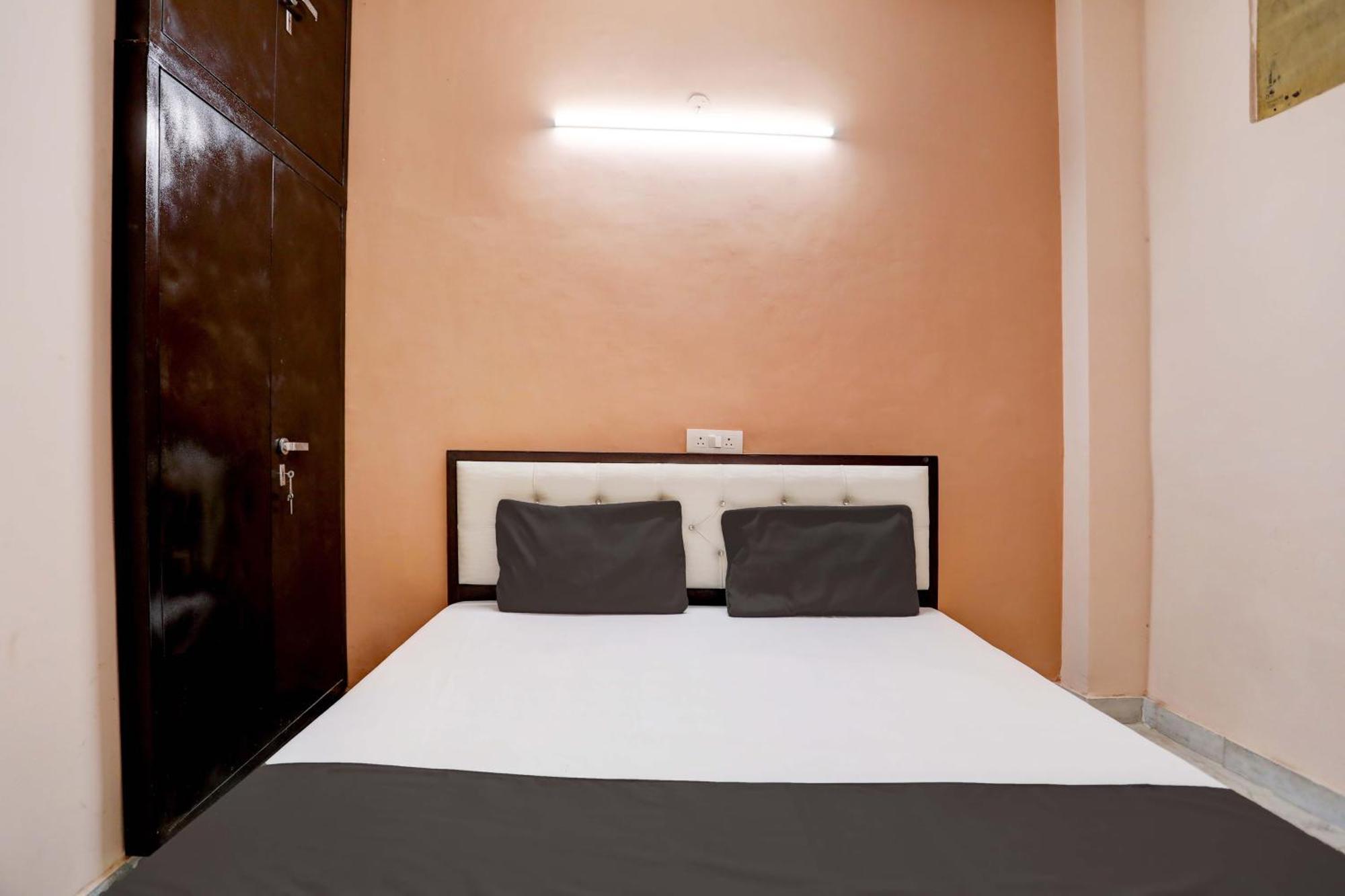 Hotel O Tilak Hotel 24 Sector 27 Near By Vinayak Hospital Gali No-6 Noida Kültér fotó
