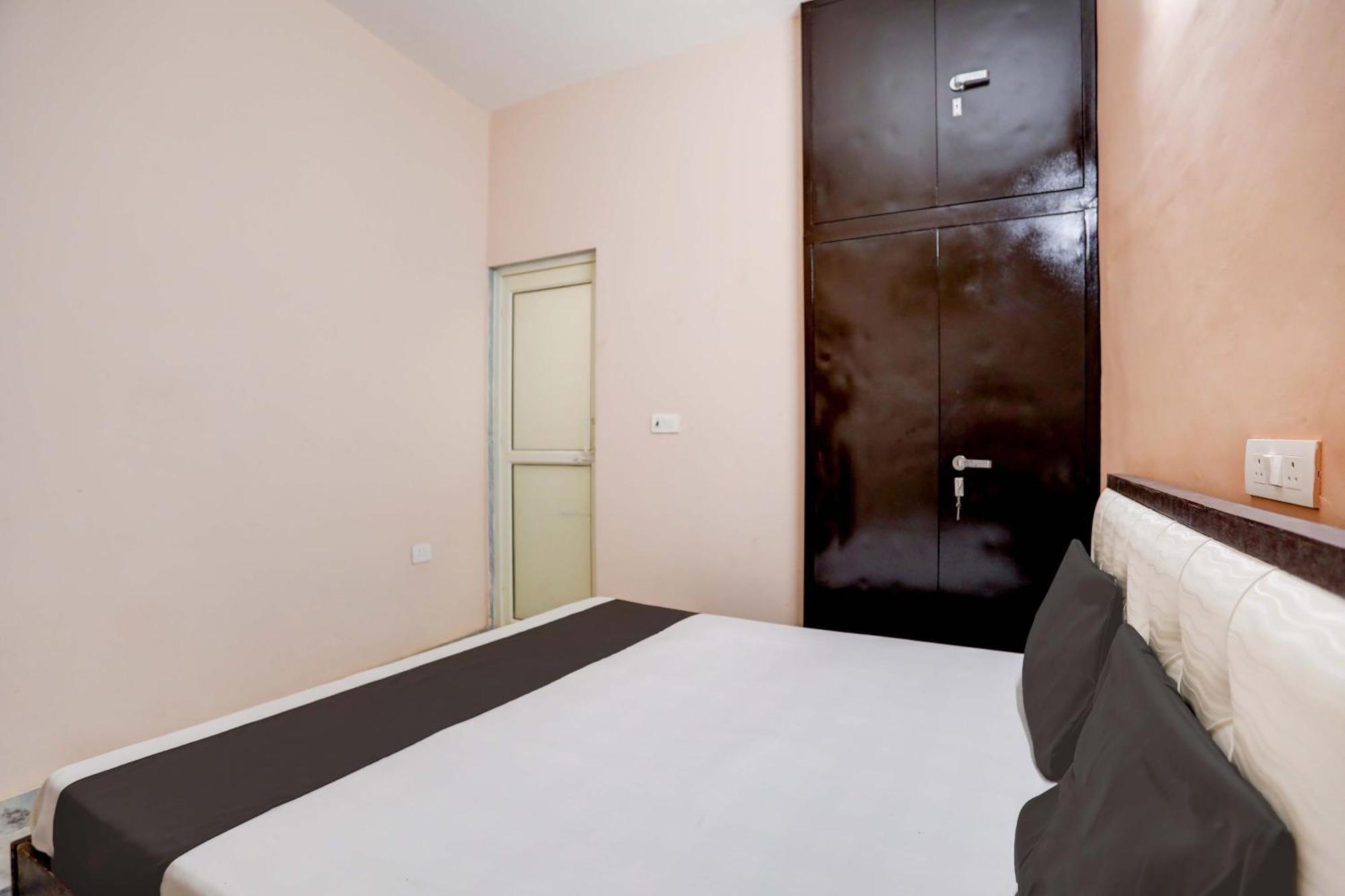Hotel O Tilak Hotel 24 Sector 27 Near By Vinayak Hospital Gali No-6 Noida Kültér fotó
