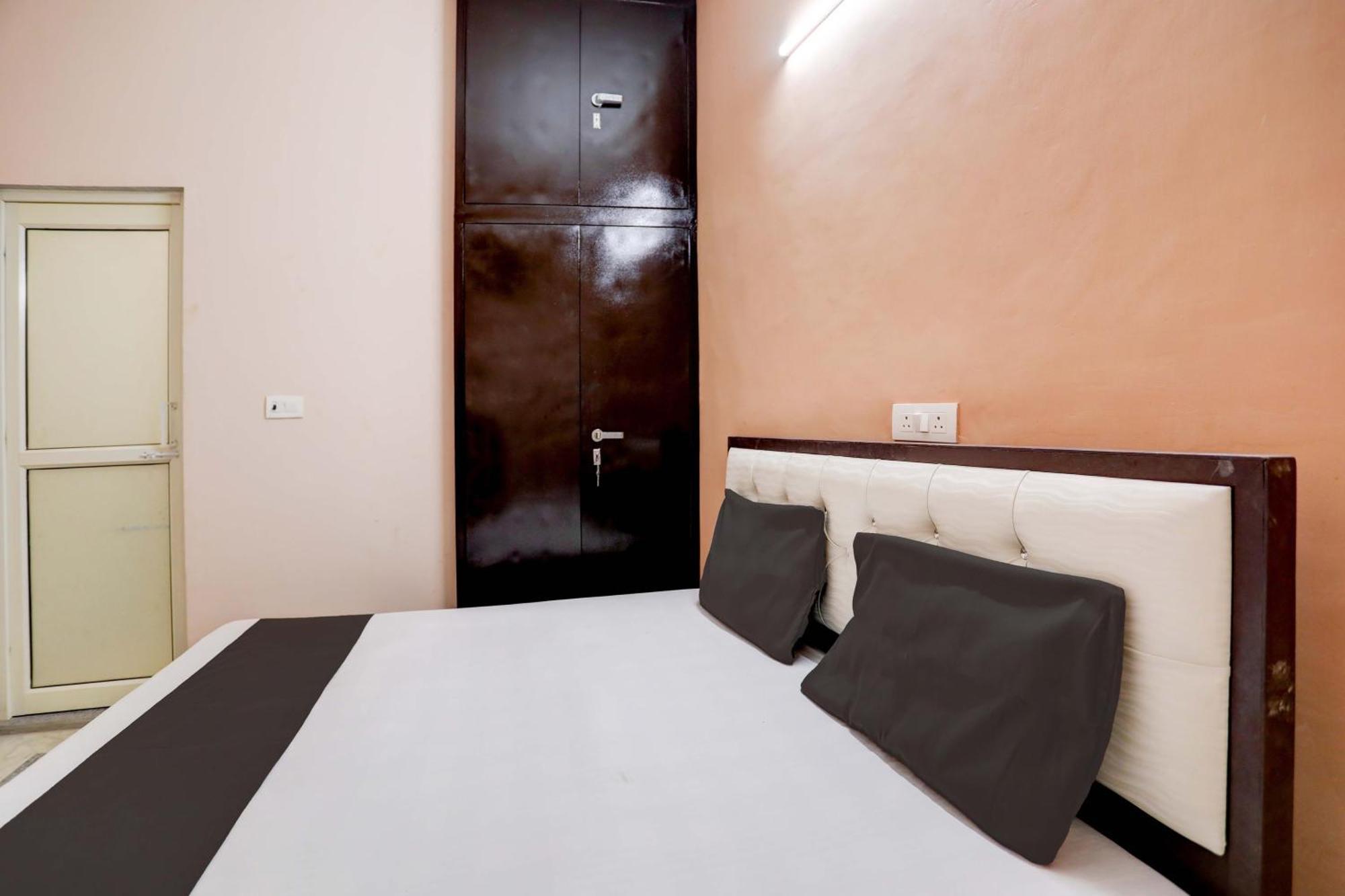 Hotel O Tilak Hotel 24 Sector 27 Near By Vinayak Hospital Gali No-6 Noida Kültér fotó