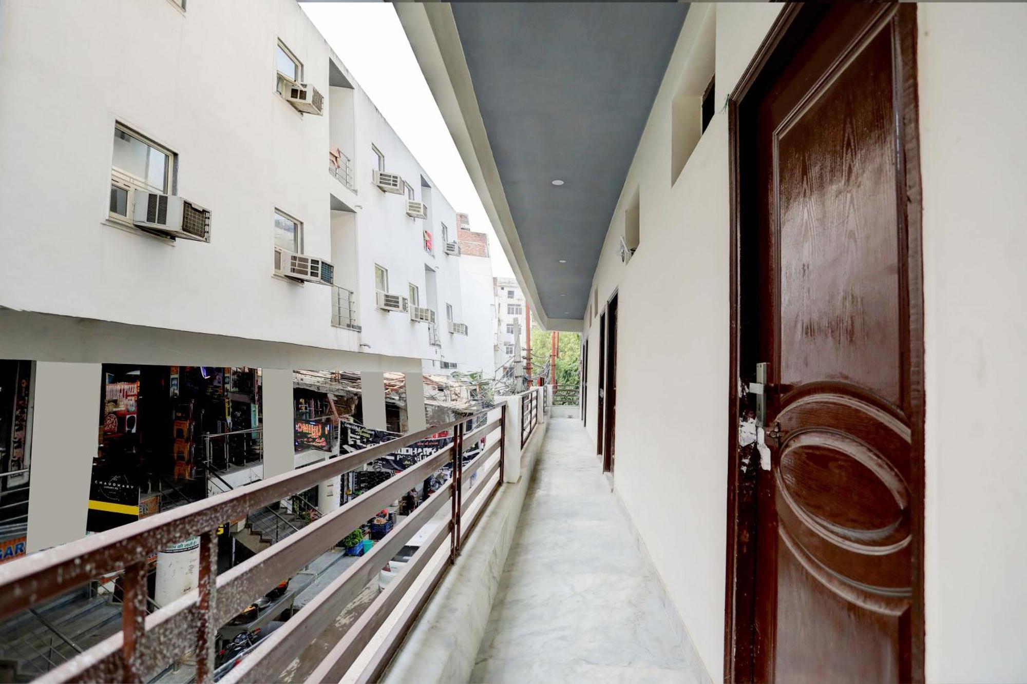 Hotel O Tilak Hotel 24 Sector 27 Near By Vinayak Hospital Gali No-6 Noida Kültér fotó