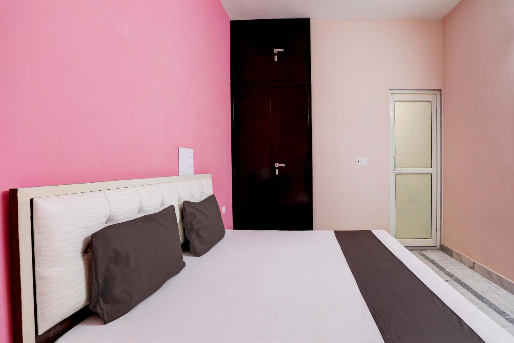 Hotel O Tilak Hotel 24 Sector 27 Near By Vinayak Hospital Gali No-6 Noida Kültér fotó